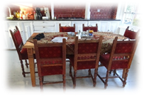 Afbeelding met meubels, Keuken- en eettafel, tafel, overdekt

Door AI gegenereerde inhoud is mogelijk onjuist.